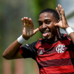 Flamengo encaminha venda definitiva de Lorran para o Sharjah FC