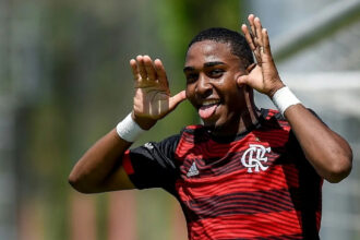 Flamengo encaminha venda definitiva de Lorran para o Sharjah FC