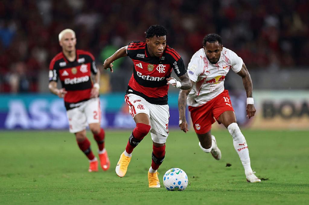 Flamengo mantém vantagem mínima sobre o Red Bull Bragantino no primeiro tempo