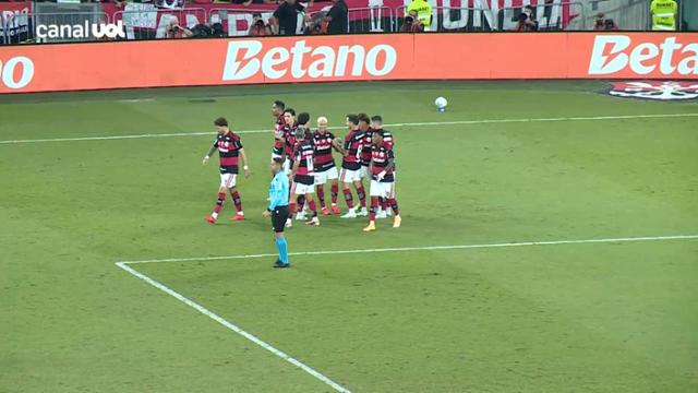 Flamengo supera Red Bull Bragantino e amplia vantagem na liderança do Brasileirão
