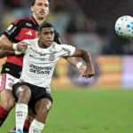 Flamengo vence Corinthians no Maracanã com gol decisivo de Bruno Henrique