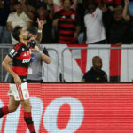 Flamengo vence Mirassol e encosta na liderança do Brasileirão