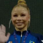 Flávia Saraiva conquista medalha de ouro nas barras assimétricas na Hungria