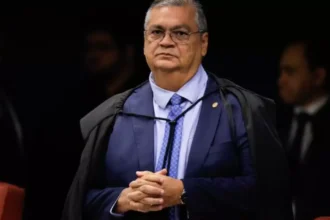 Flávio Dino defende recato de magistrados após vídeo de André Mendonça