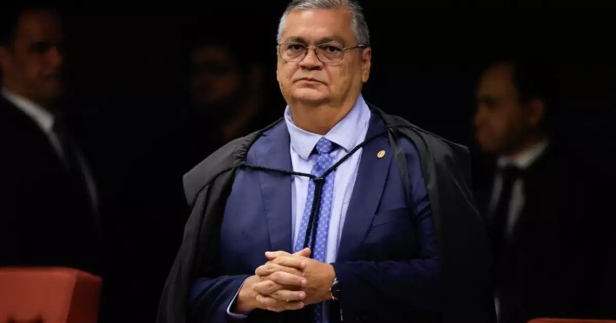 Flávio Dino defende recato de magistrados após vídeo de André Mendonça