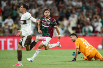 Fluminense domina o Platense e vai ao intervalo com vantagem de dois gols
