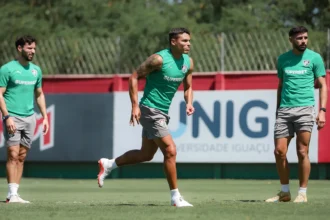 Fluminense intensifica preparação para clássico e mira decisão continental