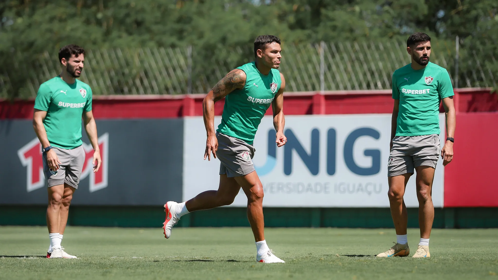 Fluminense intensifica preparação para clássico e mira decisão continental