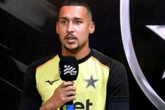 Gabriel Batista projeta duelo decisivo contra o Grêmio após brilhar pelo Botafogo