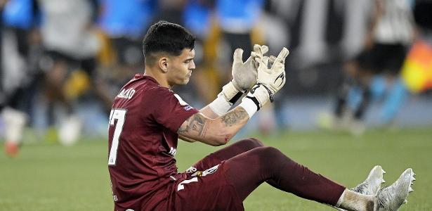 Gabriel Brazão passará por cirurgia no ombro e desfalca o Santos