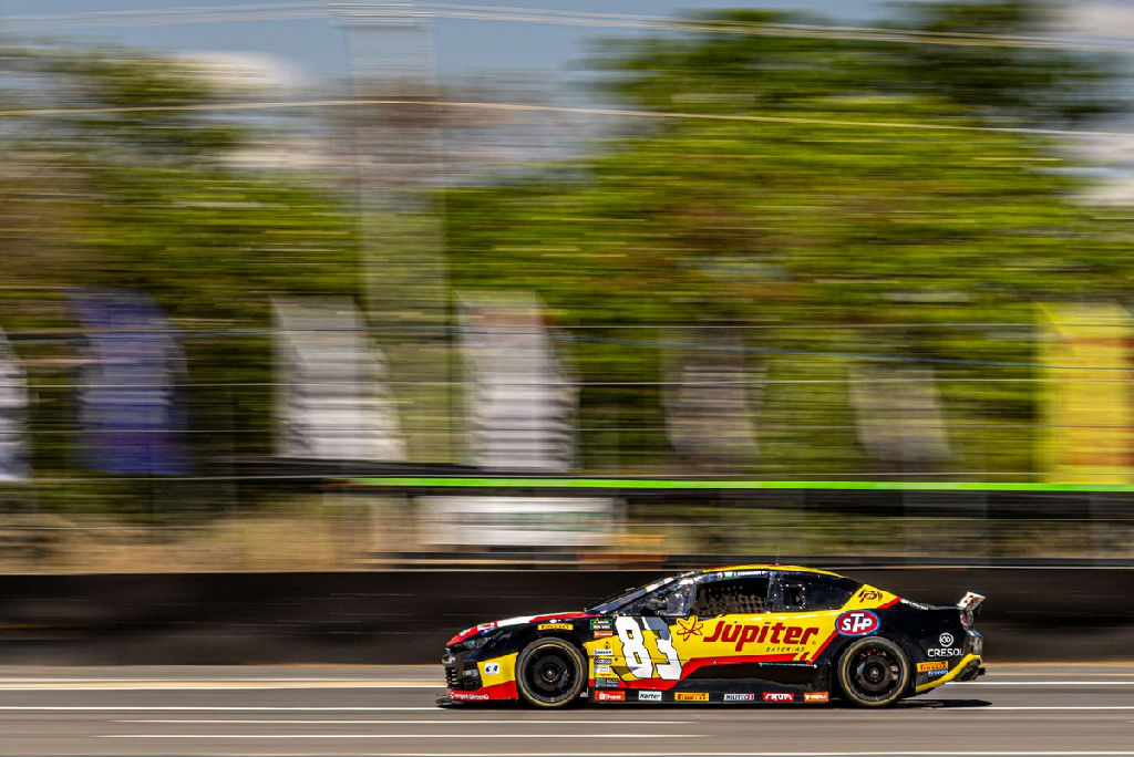 Gabriel Casagrande enfrenta desafio na NASCAR Brasil após maratona internacional