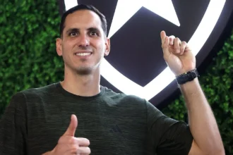 Gatito Fernández utiliza instalações do Botafogo para tratar lesão muscular