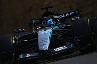 George Russell conquista pole position no GP do Azerbaijão com volta dominante