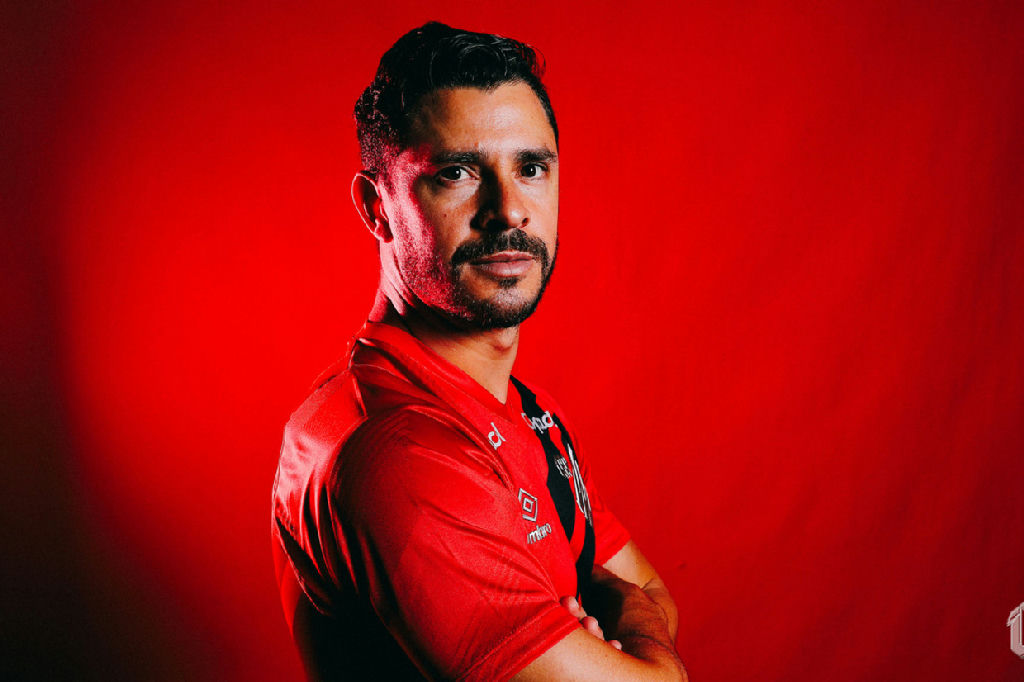 Giuliano encerra trajetória no futebol profissional aos 36 anos