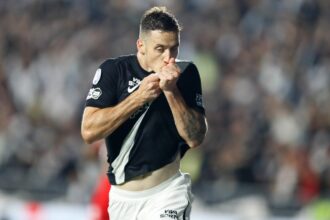 Gol de Bruno Duarte na estreia garante classificação do Vasco na Sul-americana