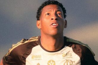 Gonzalo Plata é cortado da seleção equatoriana e segue tratamento no Flamengo