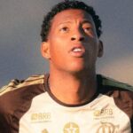 Gonzalo Plata retorna ao Flamengo e inicia treinos em Belém após negociação frustrada