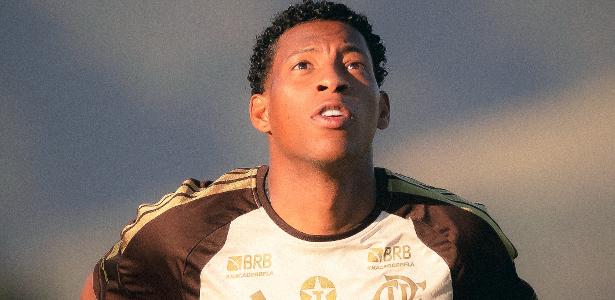 Gonzalo Plata retorna ao Flamengo e inicia treinos em Belém após negociação frustrada
