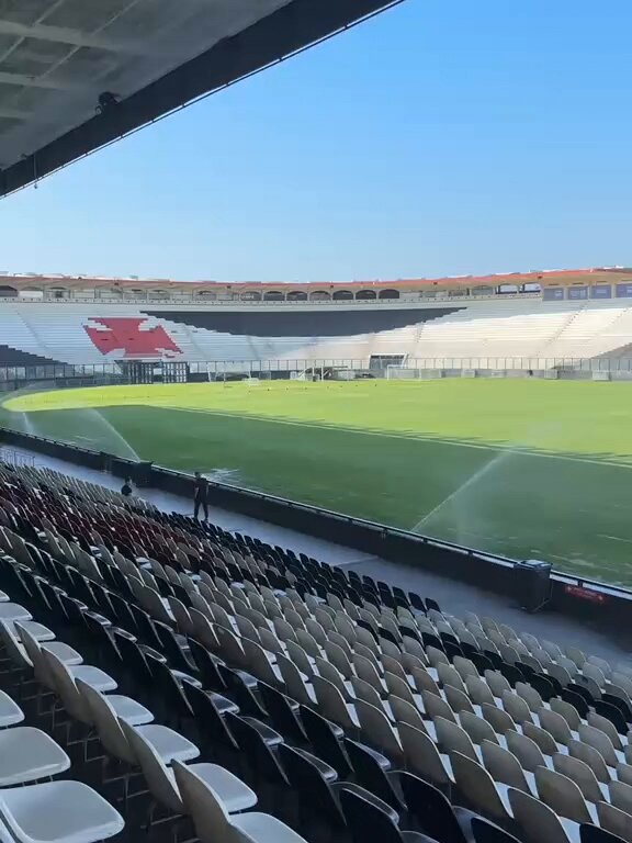 Gramado de São Januário passa por recuperação intensiva durante pausa da Data Fifa