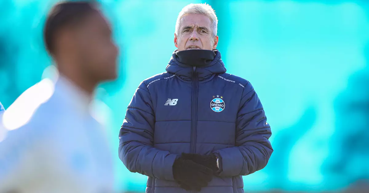 Grêmio demite Luís Castro e aposta em Felipão para evitar crise no Brasileirão