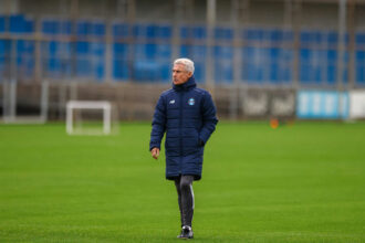 Grêmio oficializa o desligamento do técnico Luís Castro após derrota no Brasileirão