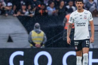 Gustavo Henrique defende trabalho de Diniz e convoca elenco do Corinthians para reação