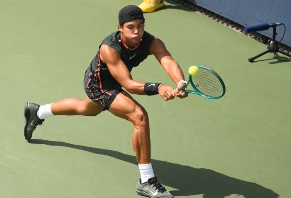 Guto Miguel supera drama e alcança semifinal juvenil no US Open