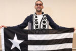 Hakim Ziyech chega ao Rio de Janeiro para negociar contrato com o Botafogo