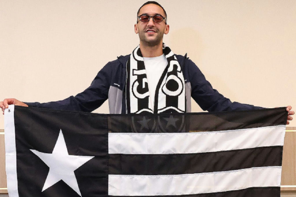 Hakim Ziyech chega ao Rio de Janeiro para negociar contrato com o Botafogo