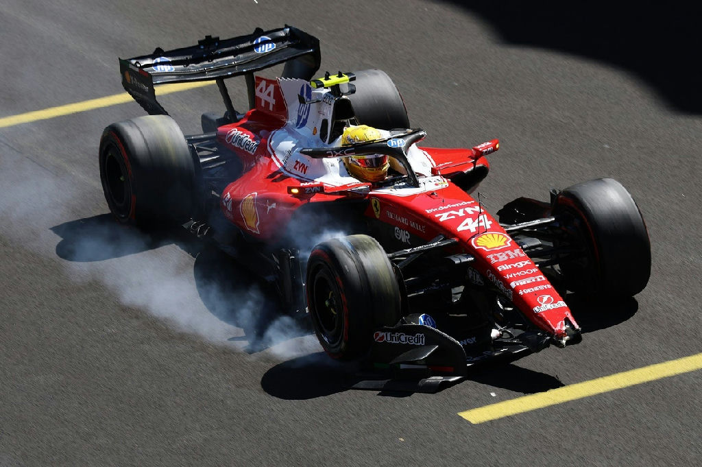 Hamilton bate no treino livre em Madri e ignora ordens da Ferrari
