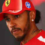 Hamilton descarta pedido de prioridade na Ferrari e foca em trabalho coletivo