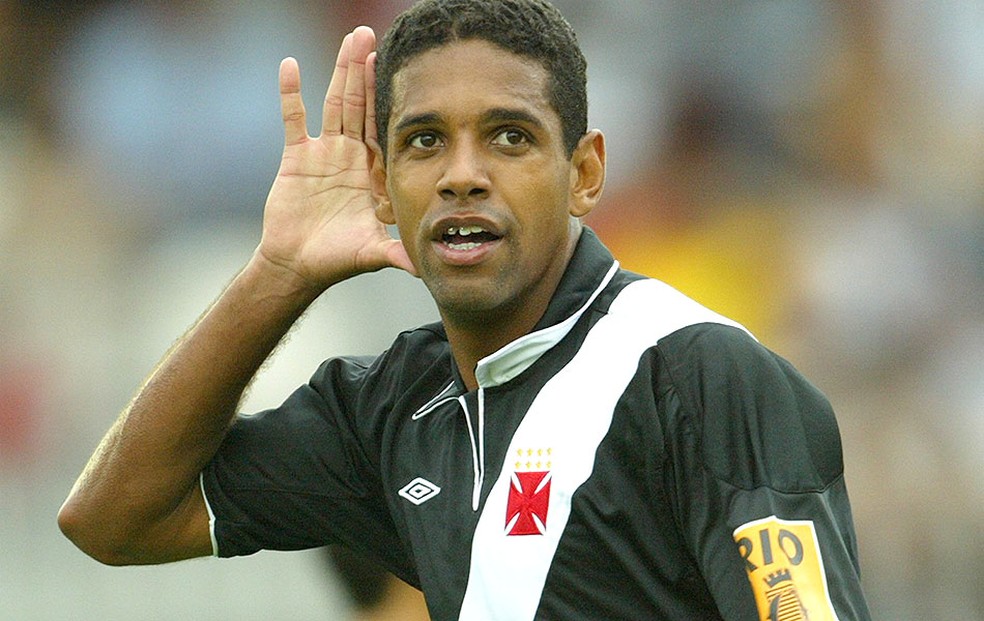 Henrique, ídolo do Vasco e autor de gol histórico, morre aos 49 anos