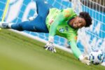 Hugo Souza analisa gol sofrido pela seleção e rebate críticas sobre atuação