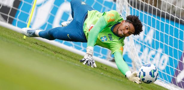 Hugo Souza analisa gol sofrido pela seleção e rebate críticas sobre atuação