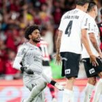 Hugo Souza vive dia de protagonista sob vaias e pressão no Maracanã