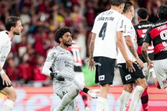Hugo Souza vive dia de protagonista sob vaias e pressão no Maracanã