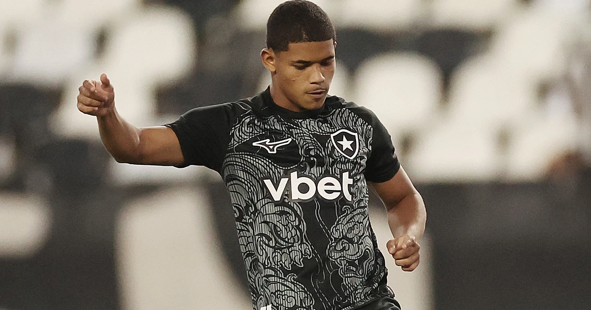 Huguinho ganha destaque no Botafogo sob comando de Rodrigo Bellão