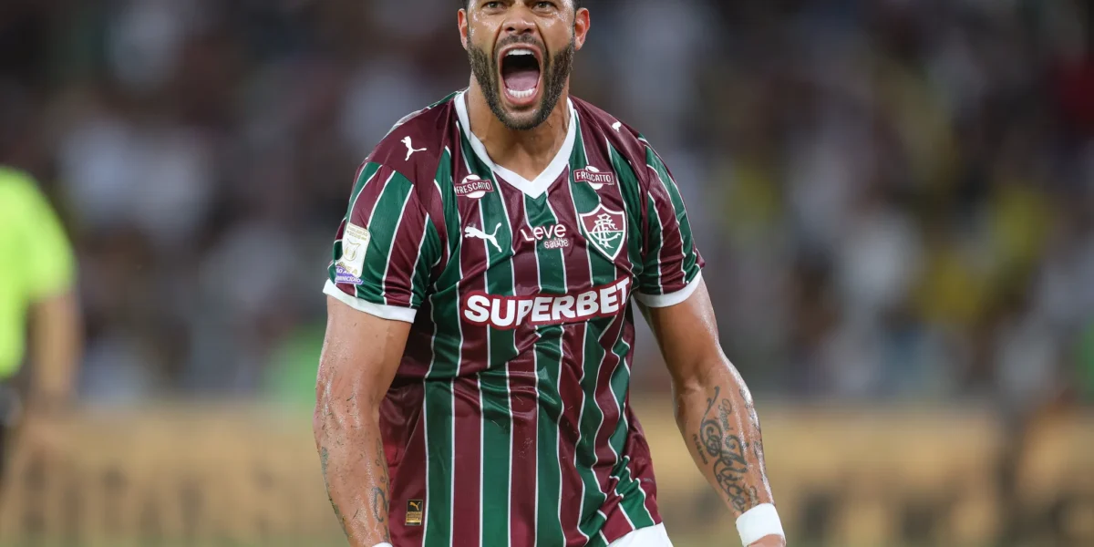 Hulk brilha no Fluminense e clube celebra fase artilheira do atacante