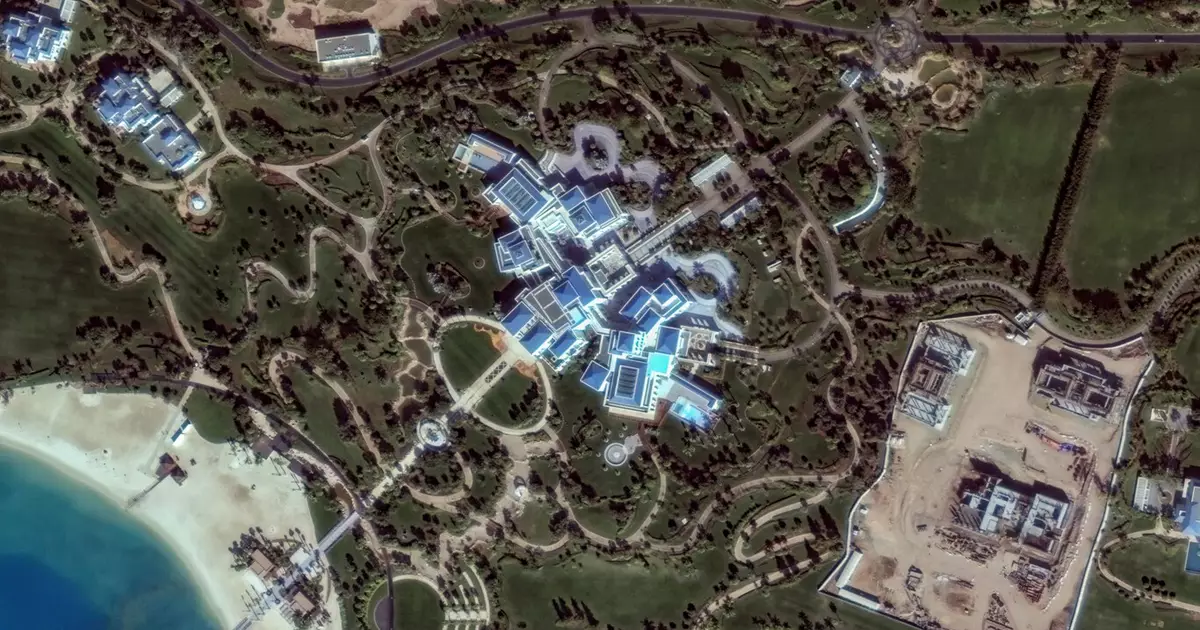 Imagens de satélite expõem palácio de luxo em construção no megaprojeto Neom