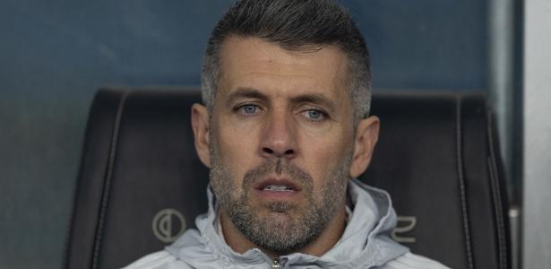 Internacional demite Paulo Pezzolano após derrota no Brasileirão e má fase