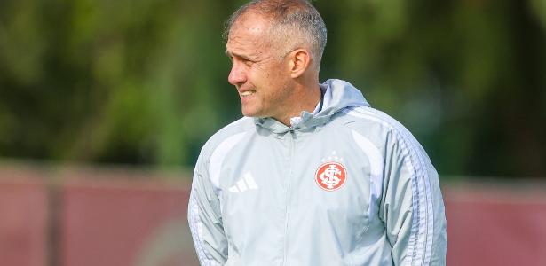 Internacional vive momento crítico e encara duelo contra Corinthians como decisão