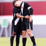 Irmãos Bruno e Matheus Lopes celebram parceria em campo pelo sub-20 do Vasco