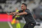 Jair Ventura coloca cargo à disposição no Vitória após eliminação na Copa do Brasil