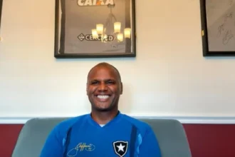 Jefferson celebra homenagem no Botafogo e relembra trajetória de lealdade ao clube