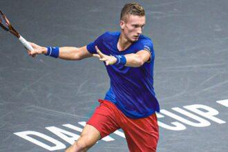 Jiri Lehecka supera Ben Shelton e mantém República Tcheca viva na Copa Davis