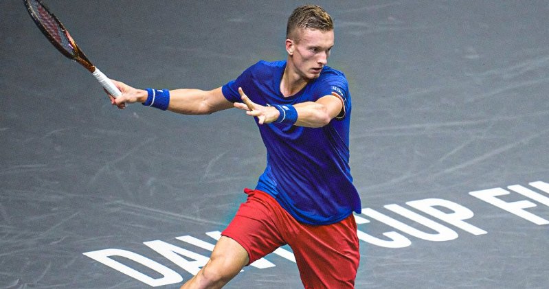 Jiri Lehecka supera Ben Shelton e mantém República Tcheca viva na Copa Davis