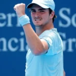 João Fonseca supera lesão e conquista vitória emocionante na Copa Davis