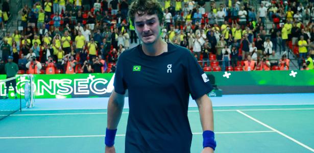 João Fonseca supera lesões e celebra vitória emocionante na Copa Davis