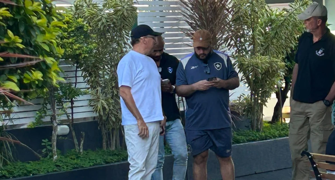 John Textor visita sede do Botafogo e destaca avanços no clube social