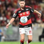 Jorginho supera antecessores e se consolida como volante de elite no Flamengo